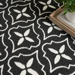 Kirklands Home Black & Ivory Quatrefoil Indoor/Outdoor Rug, 4x6 New