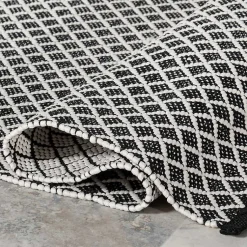 Kirklands Home Black & White Trellis Indoor/Outdoor Rug, 5x8 Online