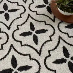 Kirklands Home Ivory & Black Quatrefoil Indoor/Outdoor Rug, 5x7 Sale