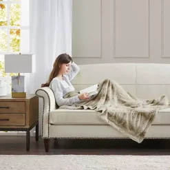 Blankets & Throws><noscript><img width=